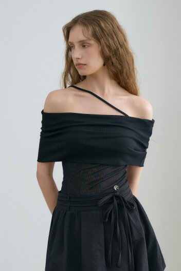 Off Shoulder Wappen Sleeve