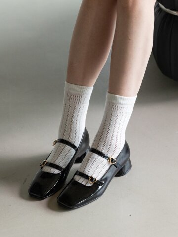 lovely two strap flat black