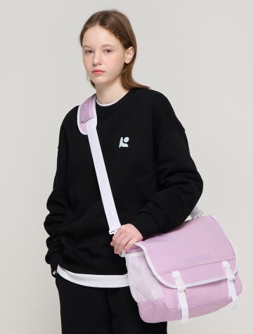 뉴 시그니처 로고 크로스 메신저백 (라벤더)