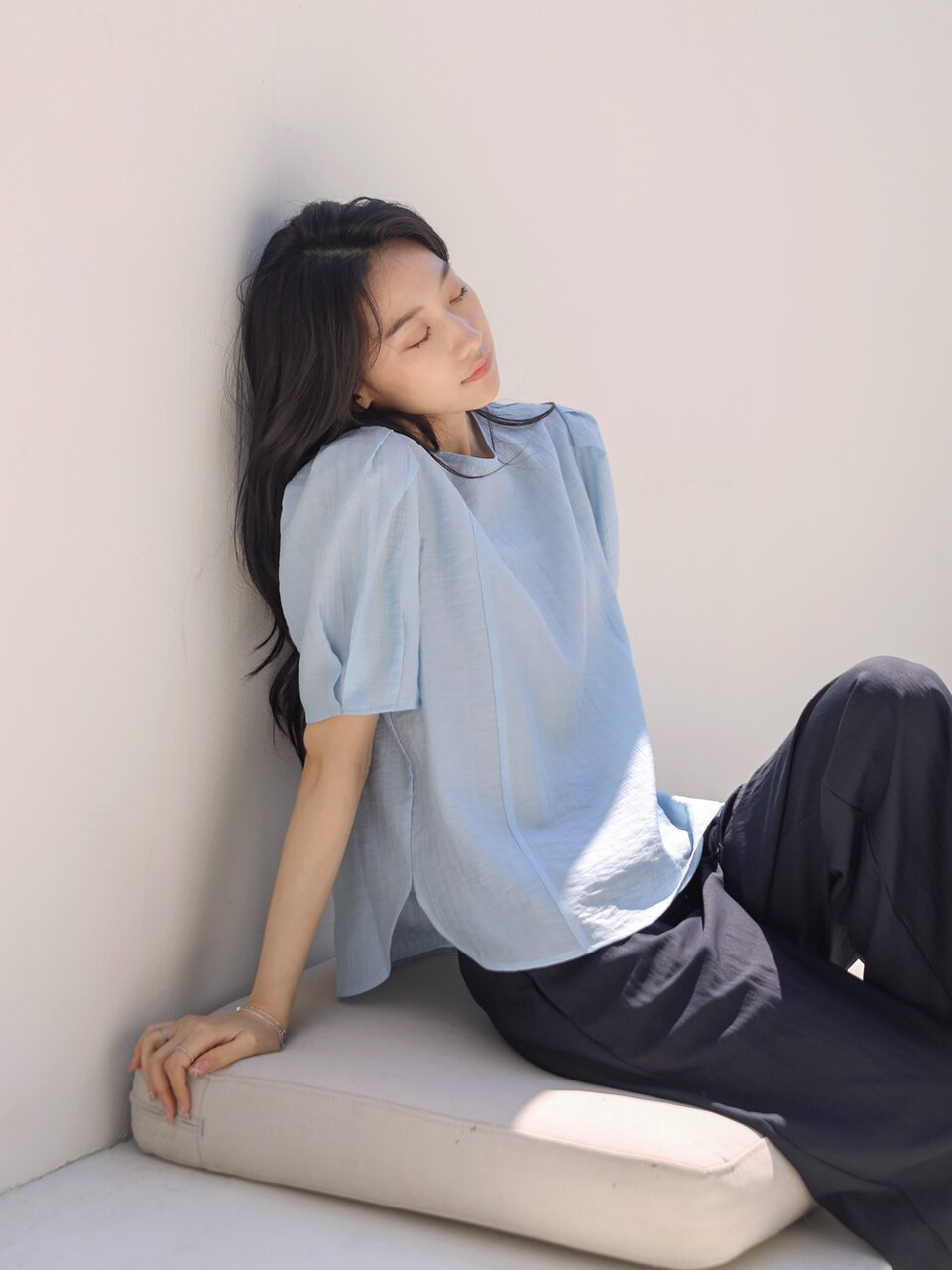 텐셀 볼륨 라운드블라우스