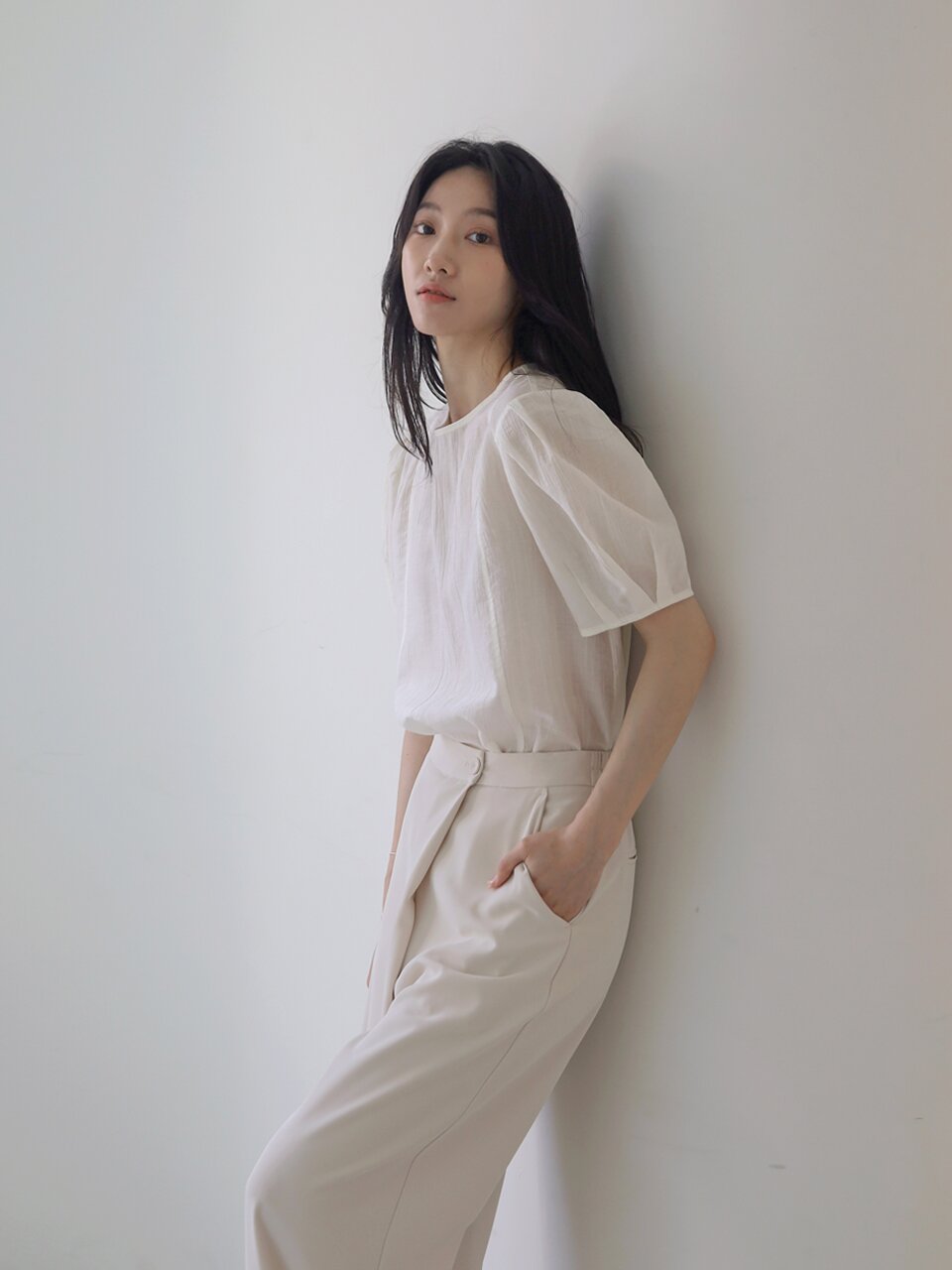 텐셀 볼륨 라운드블라우스