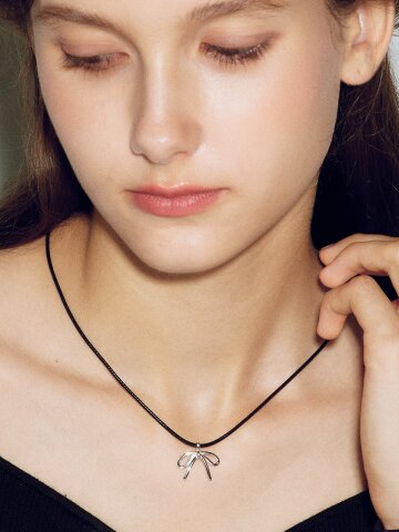 LB_Silver ribbon necklace