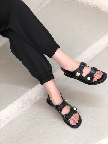 pyramid bold sandal black color