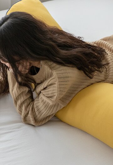 소프트 원통 바디필로우 (화이트/머스타드)