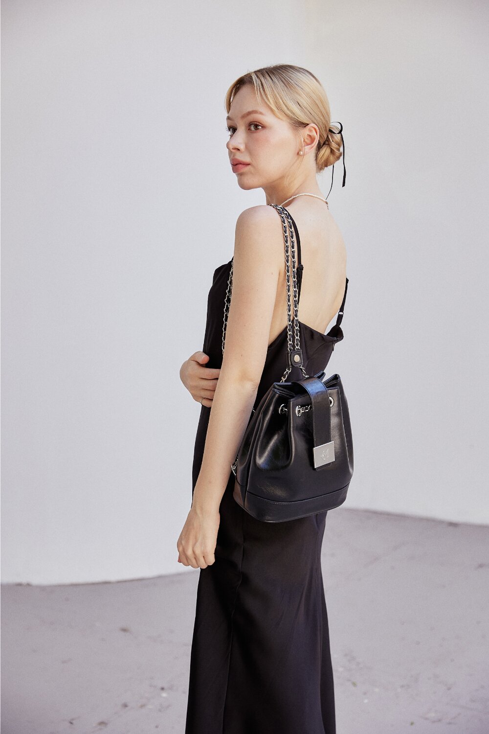 Eins chain bag_black