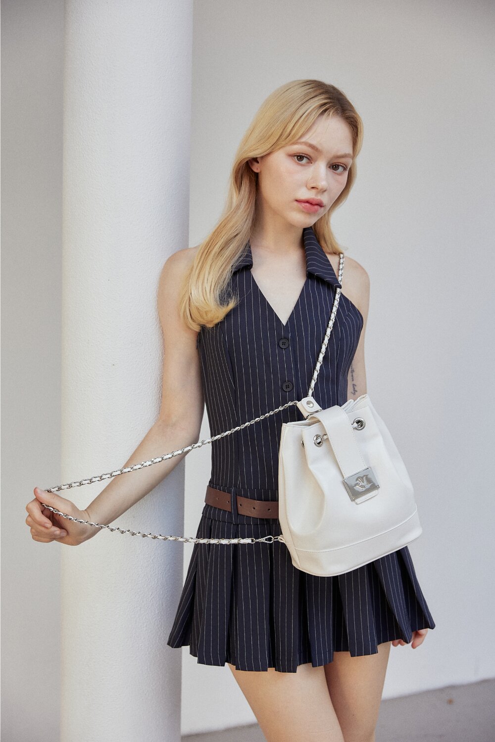 Eins chain bag_white