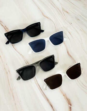 에이다 남자 여자 뿔테 플랫바 안경 틴트 가벼운 선글라스 UV400 패키지 포함