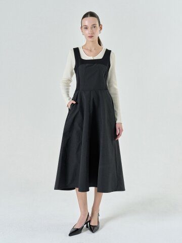 Back Snap Apron Dress (Black)