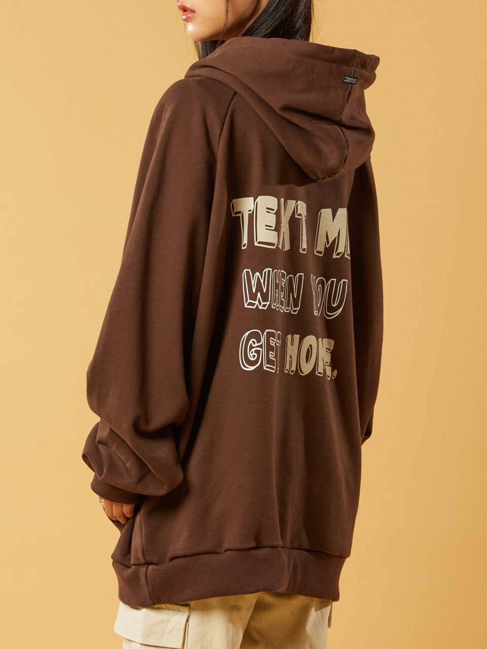(남녀공용) 오버핏 백사이드 레터링 TEXTME 후드티 [BROWN]