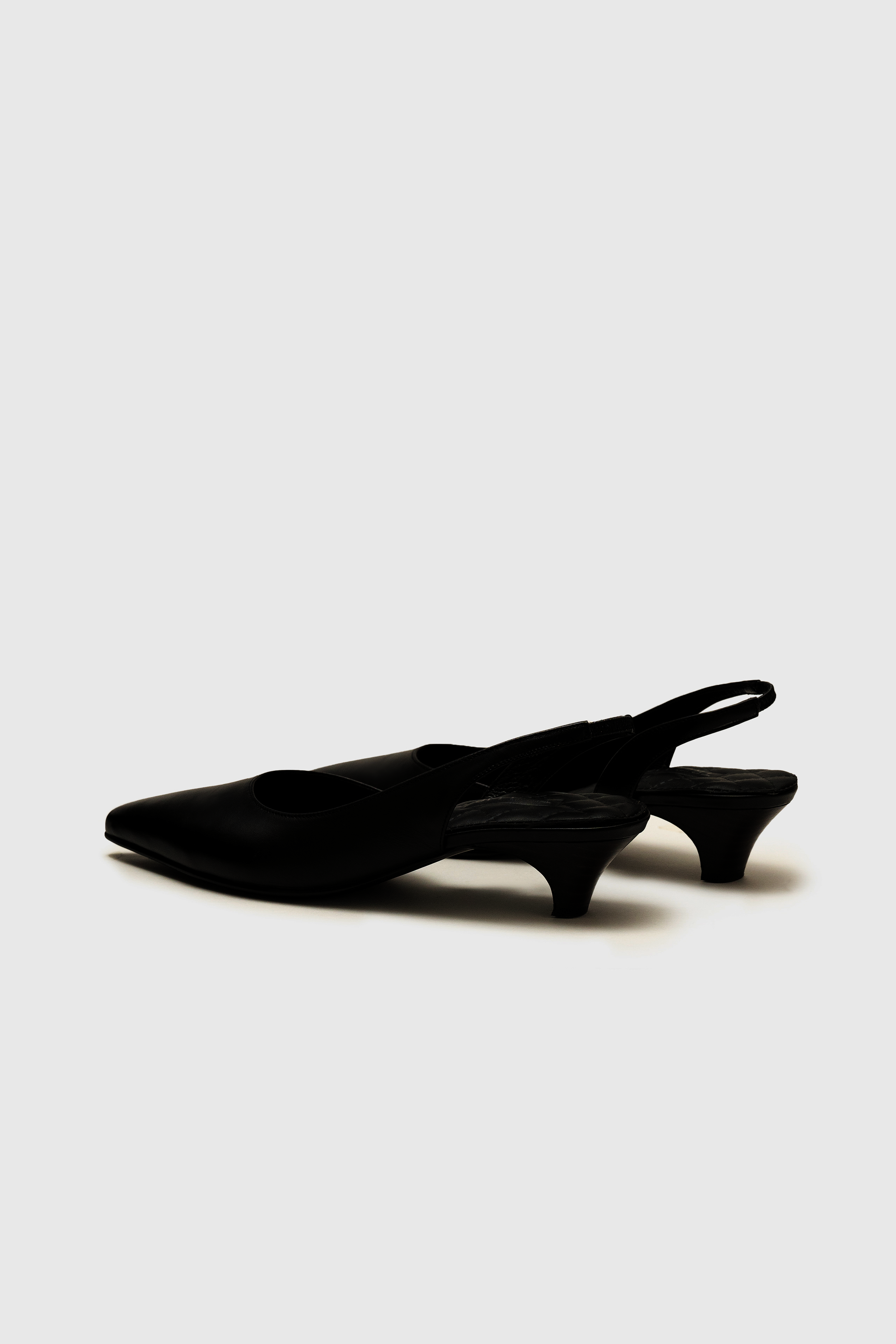 QUINATA 452 BLACK