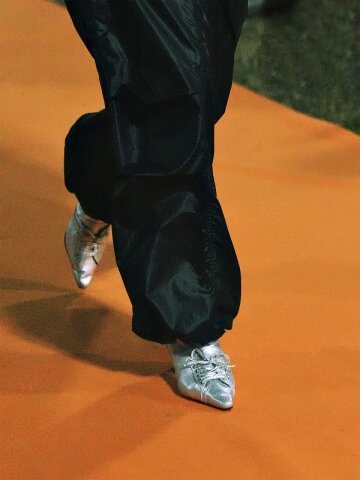 카라 코르셋 앵클부츠_실버