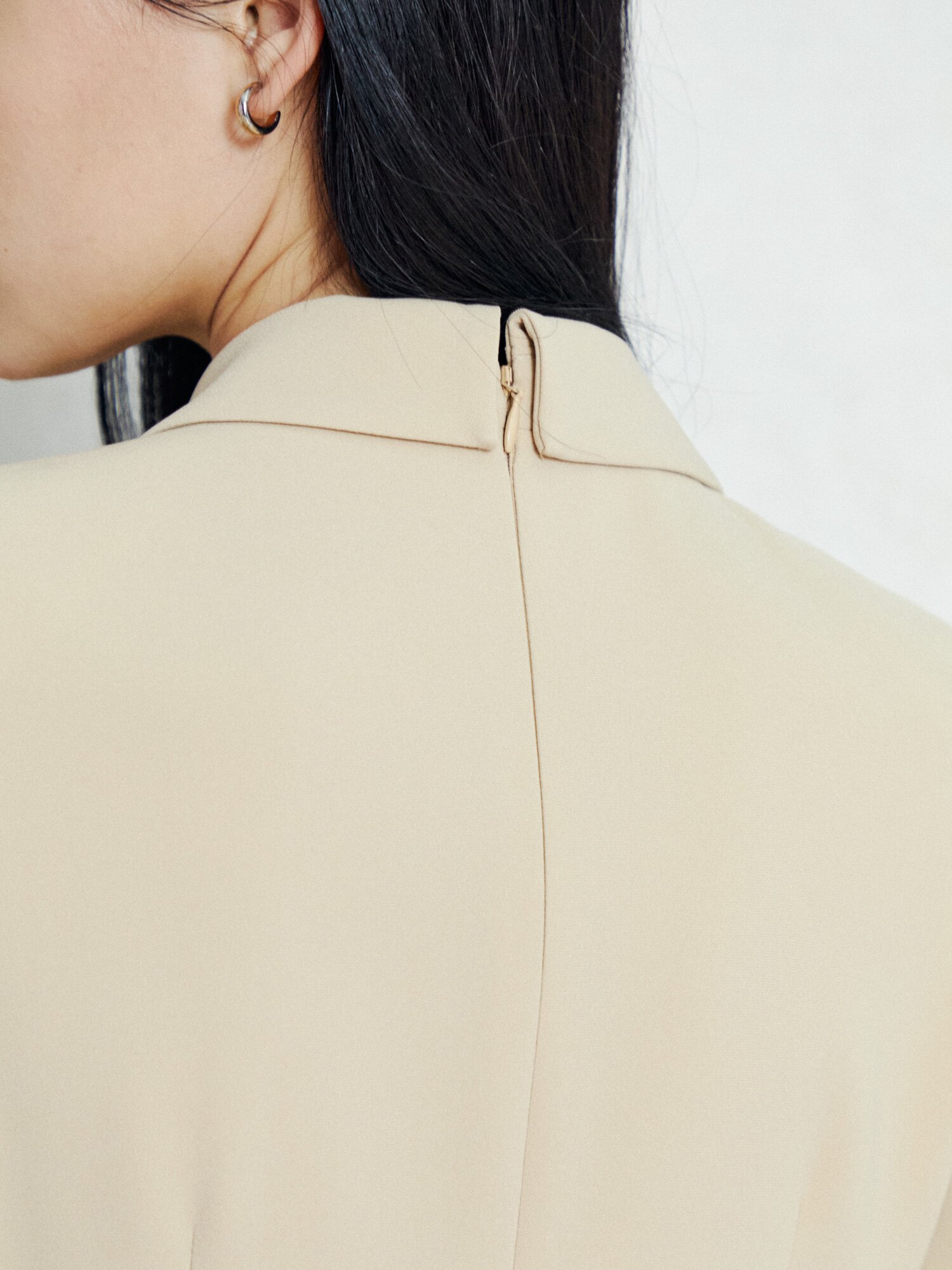 앨리스 테일러드 메탈 원피스 (BEIGE)