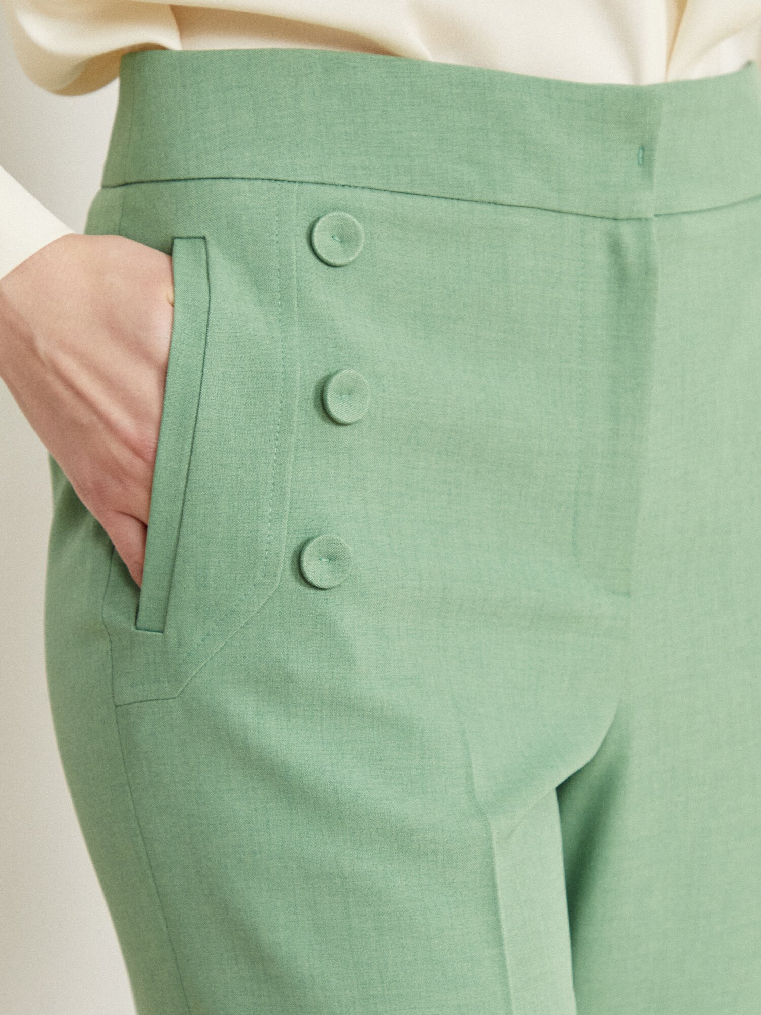 버튼 장식 슬림 부츠컷 팬츠 (GREEN)