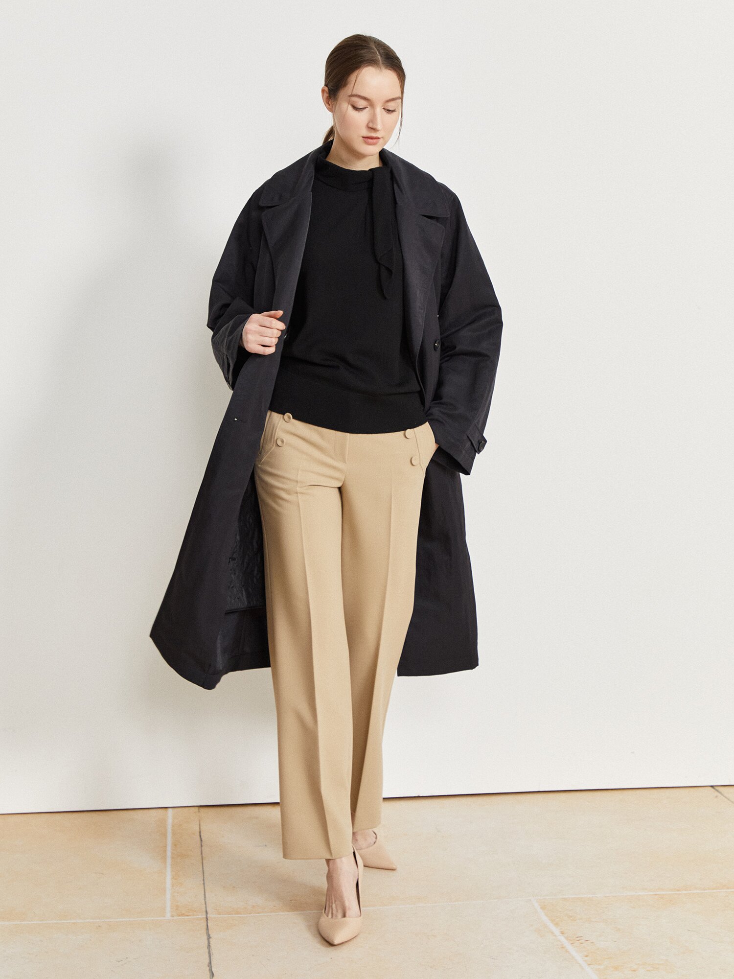 버튼 장식 슬림 부츠컷 팬츠 (BEIGE)
