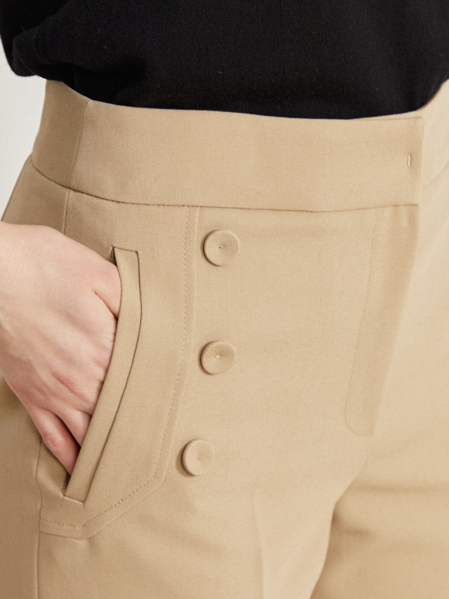 버튼 장식 슬림 부츠컷 팬츠 (BEIGE)