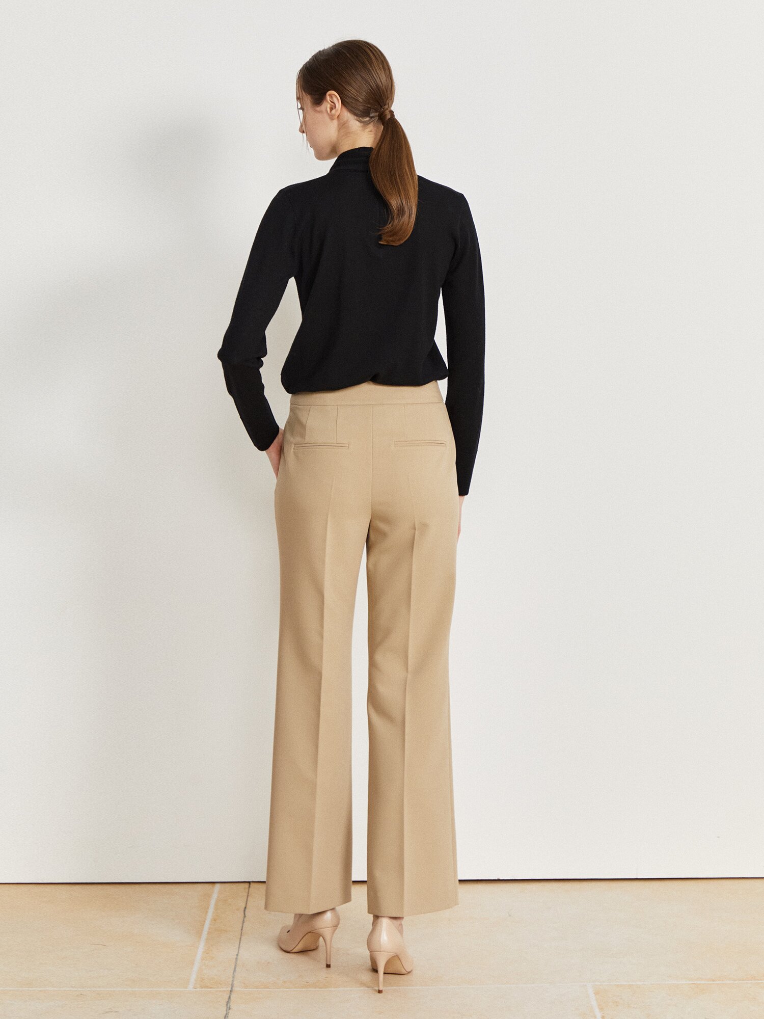버튼 장식 슬림 부츠컷 팬츠 (BEIGE)