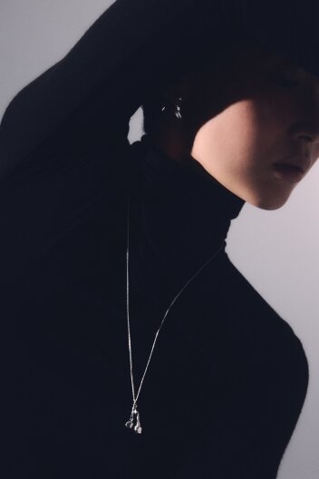 HUSTAD 236 Silver & Gold Flower Stem Gold Earcuff _ 925 실버 / 14k 골드 플라워 이어커프
