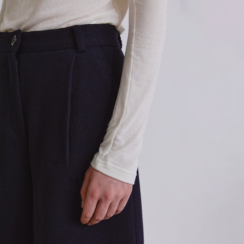 Woolen twill bermuda pants (D/NAVY)