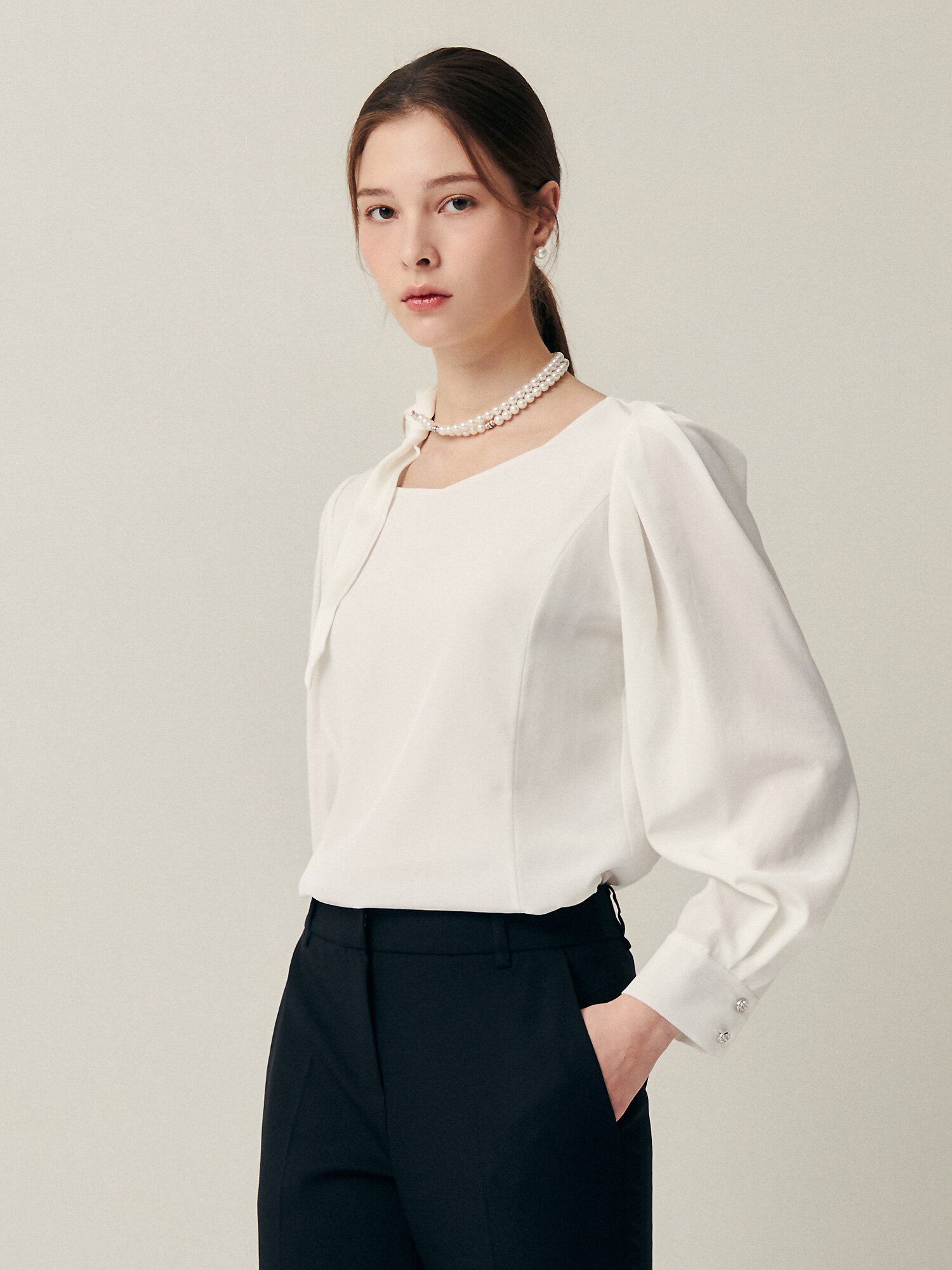 소프트 실루엣 블라우스 (IVORY)