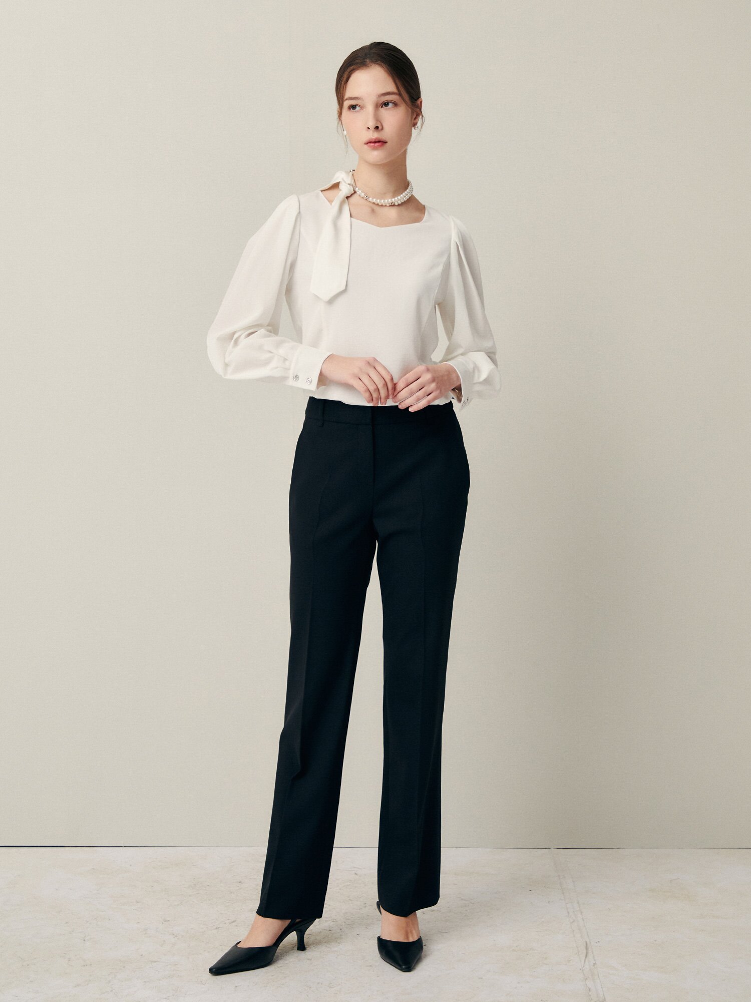 소프트 실루엣 블라우스 (IVORY)