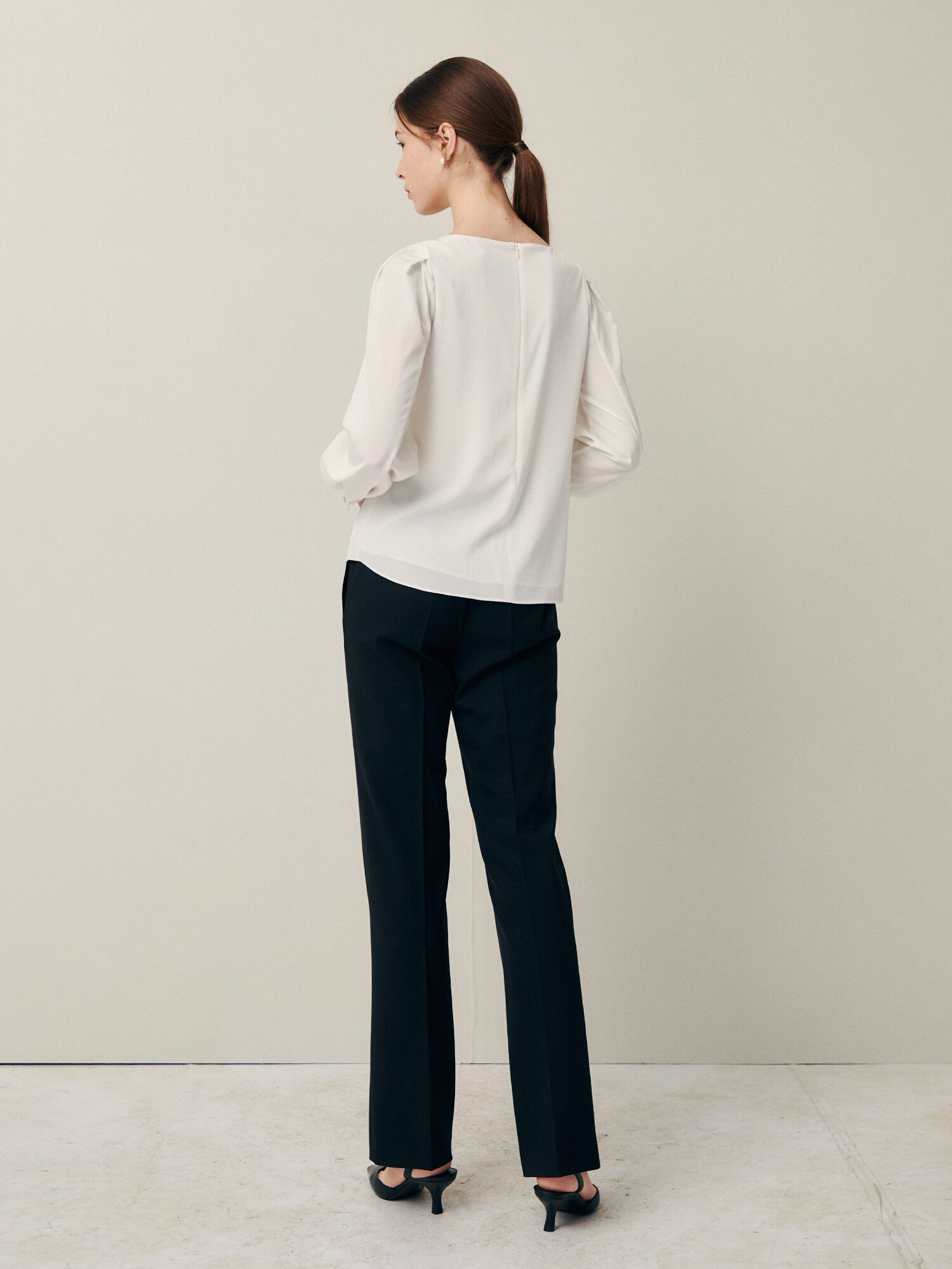 소프트 실루엣 블라우스 (IVORY)