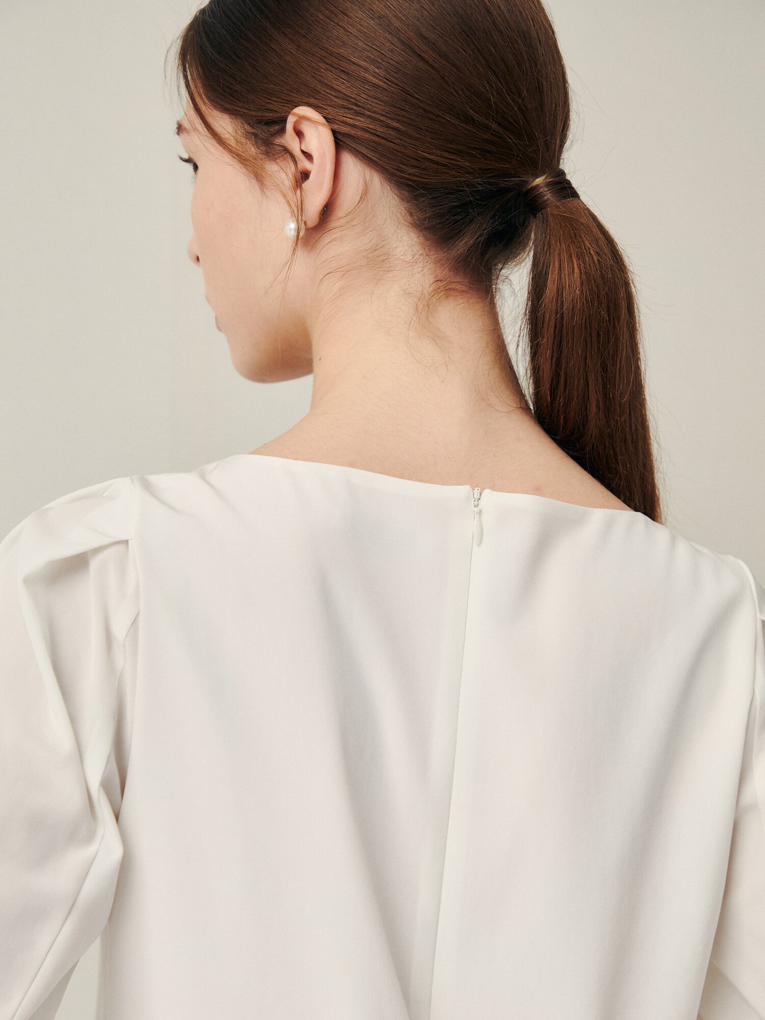 소프트 실루엣 블라우스 (IVORY)