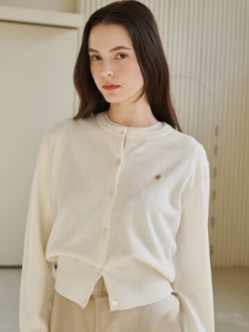 라운드 넥 클래식 가디건 - 아이보리 / Round Neck Classic Cardigan - Ivory







