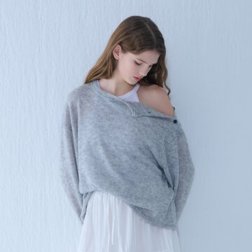 [카미노] BUTTON OFF-SHOULDER KNIT SWEATSHIRT GRAY