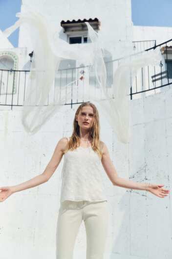 레이스 스트랩 슬리브리스 아이보리