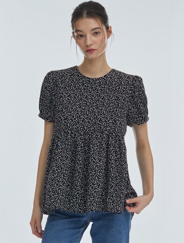 Any Short-Sleeve Blouse [Black]