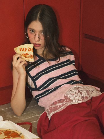 [LINE] 스트라이프 컷 아웃 라인 테리 니트 베스트 (Pink)