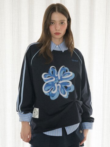 [LINE] 오버사이즈 파이핑 라인 배색 클로버 긴팔 티셔츠 (Navy)