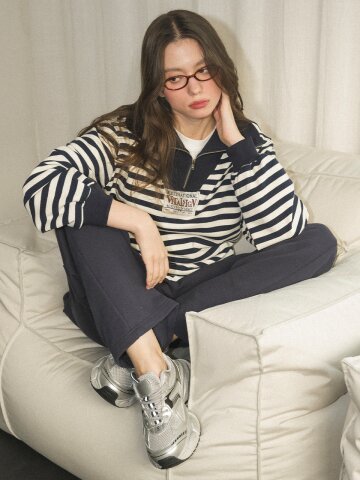 [LINE] 스트라이프 라벨 하프 집업 맨투맨 (Navy)