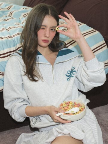 [LINE] 클로버 하프집업 세일러 맨투맨