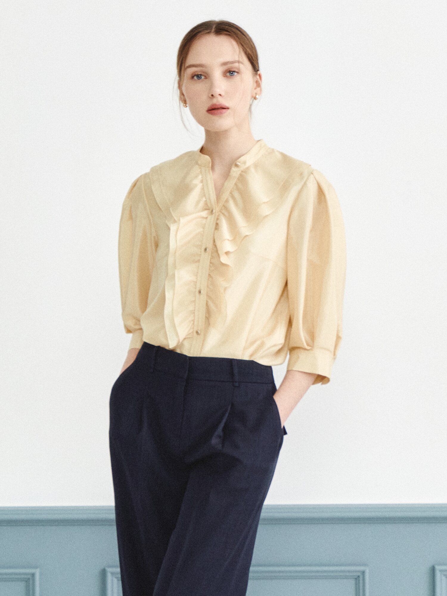 프릴 레이어 슬릿넥 블라우스 (LIGHT YELLOW)