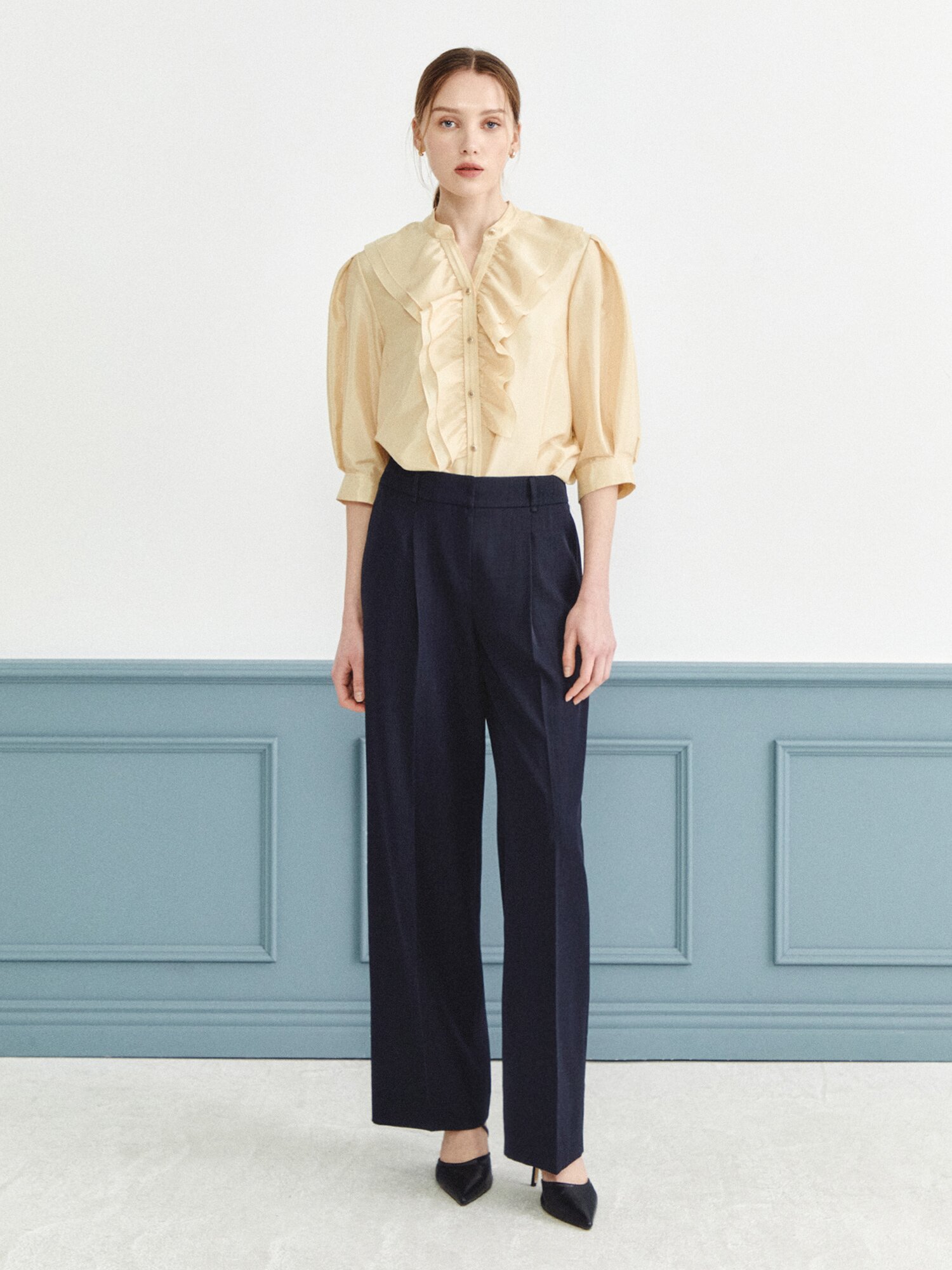 프릴 레이어 슬릿넥 블라우스 (LIGHT YELLOW)