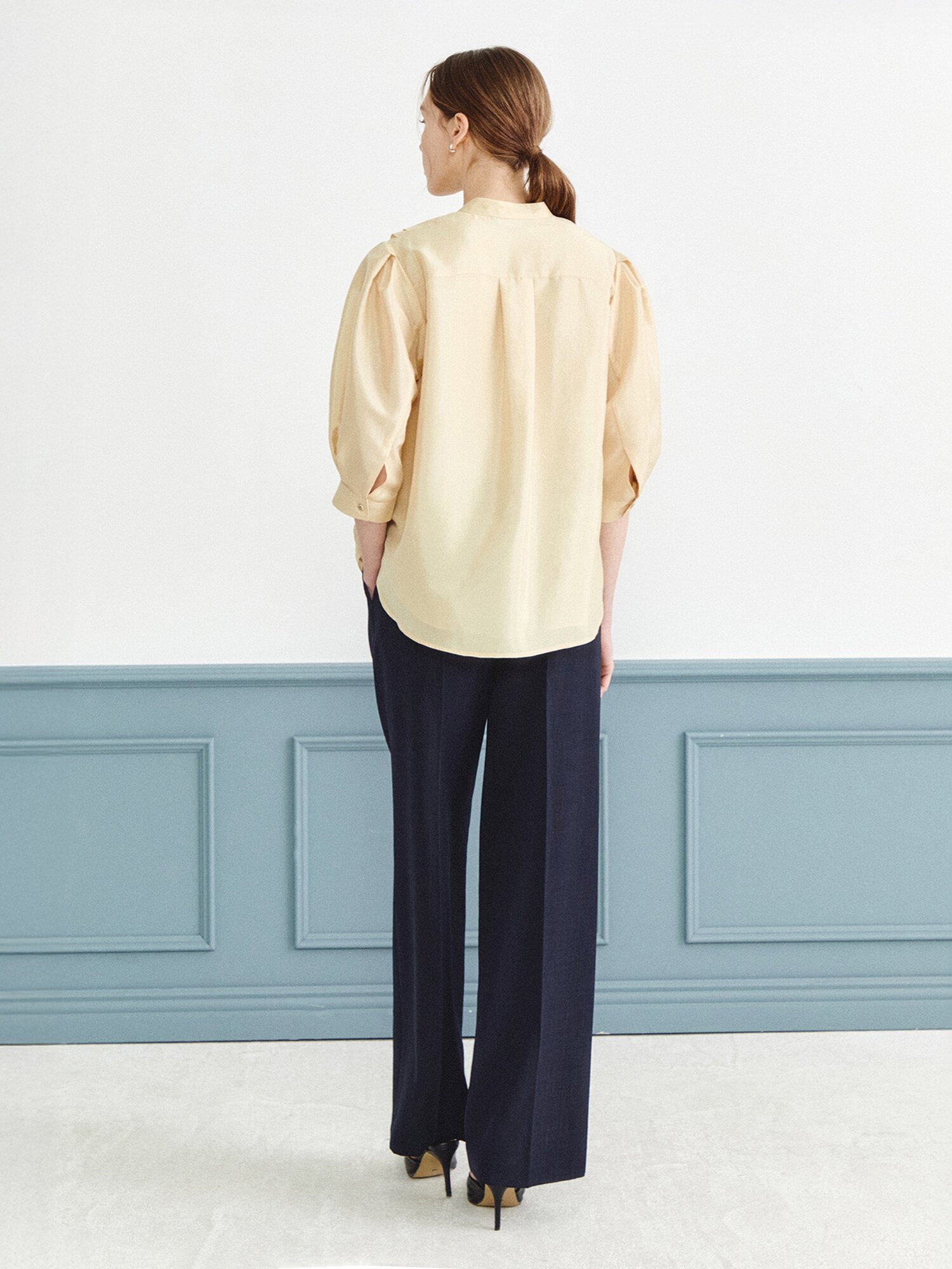 프릴 레이어 슬릿넥 블라우스 (LIGHT YELLOW)