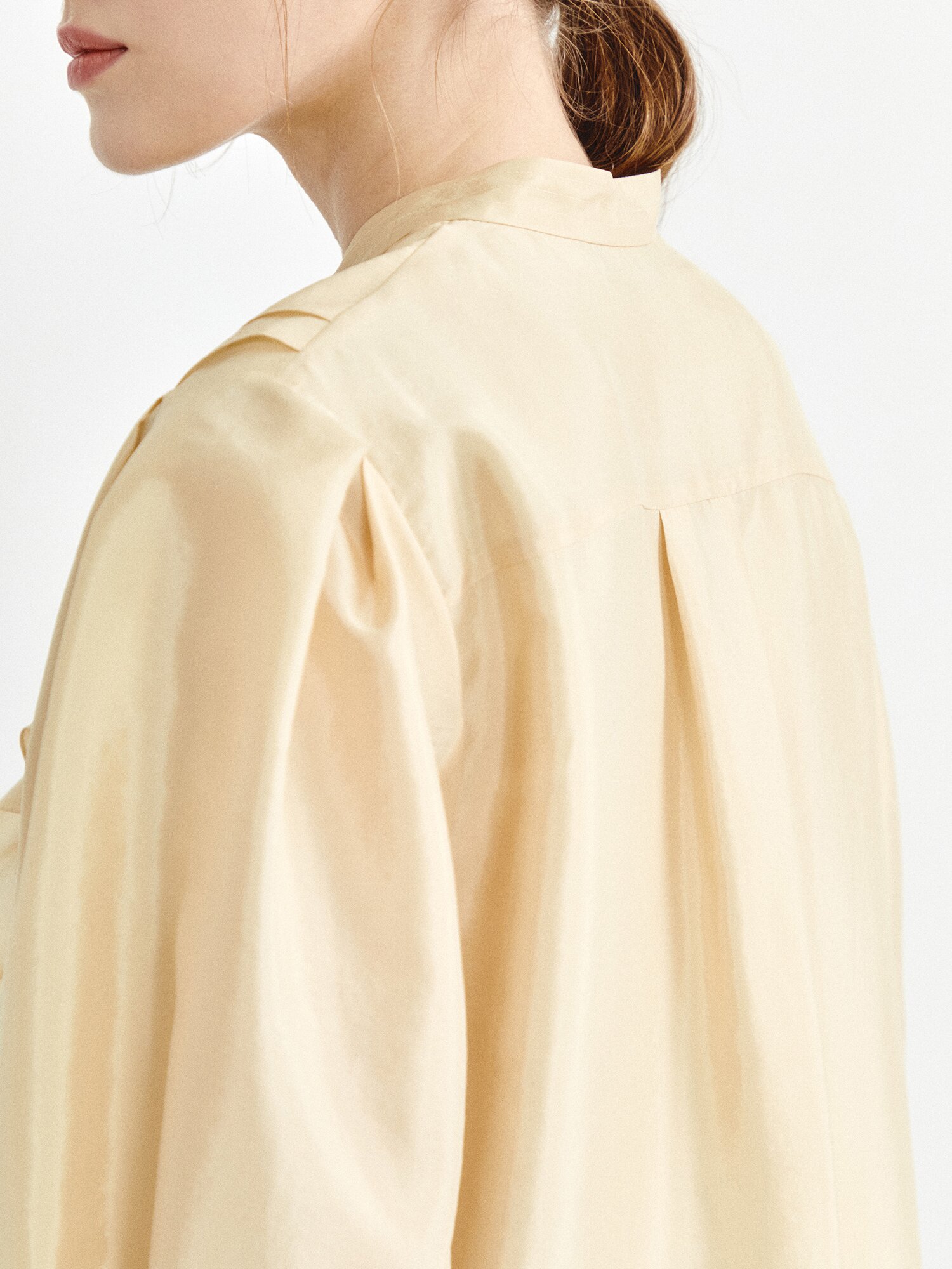 프릴 레이어 슬릿넥 블라우스 (LIGHT YELLOW)