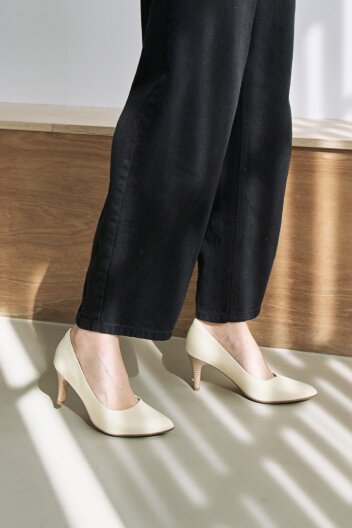 745076 펌프스_바닐라