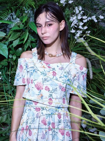 피오니 오프숄더 뷔스티에_Y21YNS001