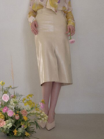 로고 버클 장식 레더 스커트_Y21YPK011