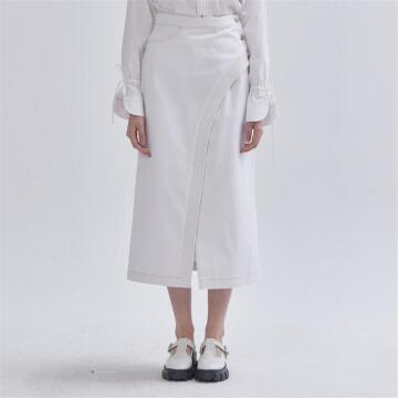 [라이] LIE 라운드 배색 스티치 데님 스커트 화이트