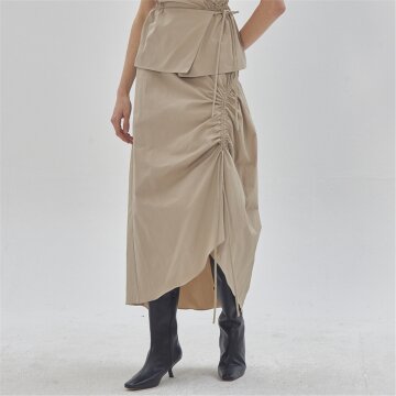 [라이] LIE 하프 밴딩 셔링 플레어 스커트 베이지