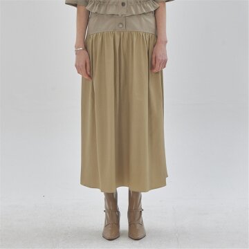 [라이] LIE 배색 플레어 버튼 스커트 베이지