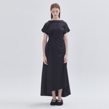 [라이] LIE 스트링 보트넥 셔링 원피스 블랙