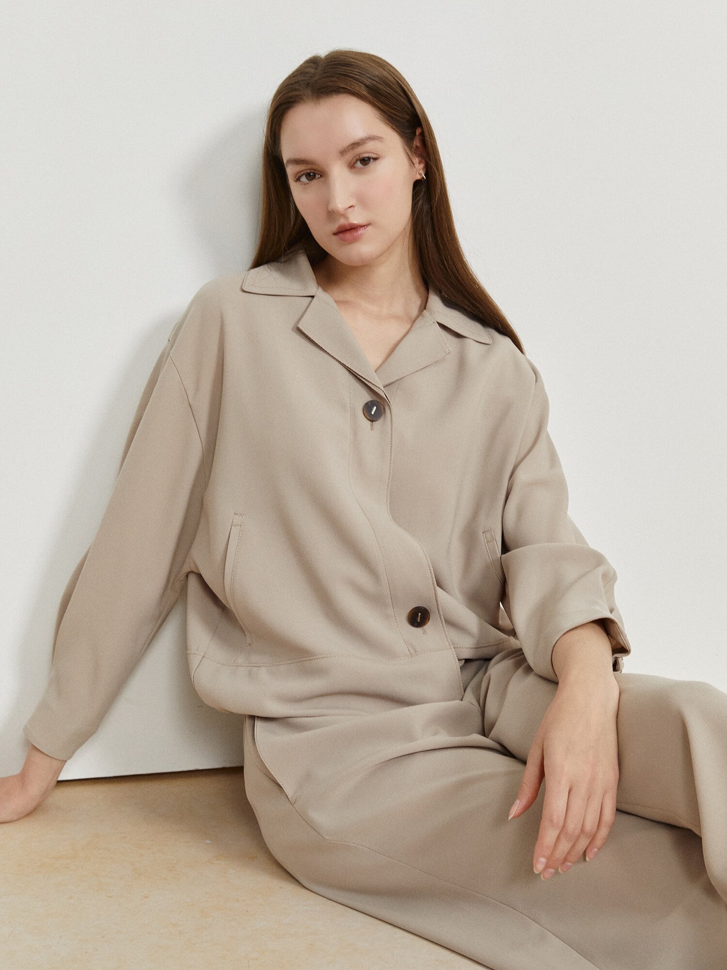 루즈핏 밴딩 오픈 칼라 재킷 (BEIGE)