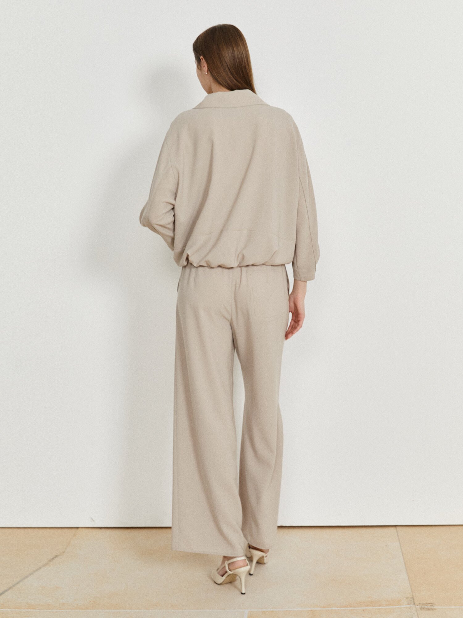 루즈핏 밴딩 오픈 칼라 재킷 (BEIGE)