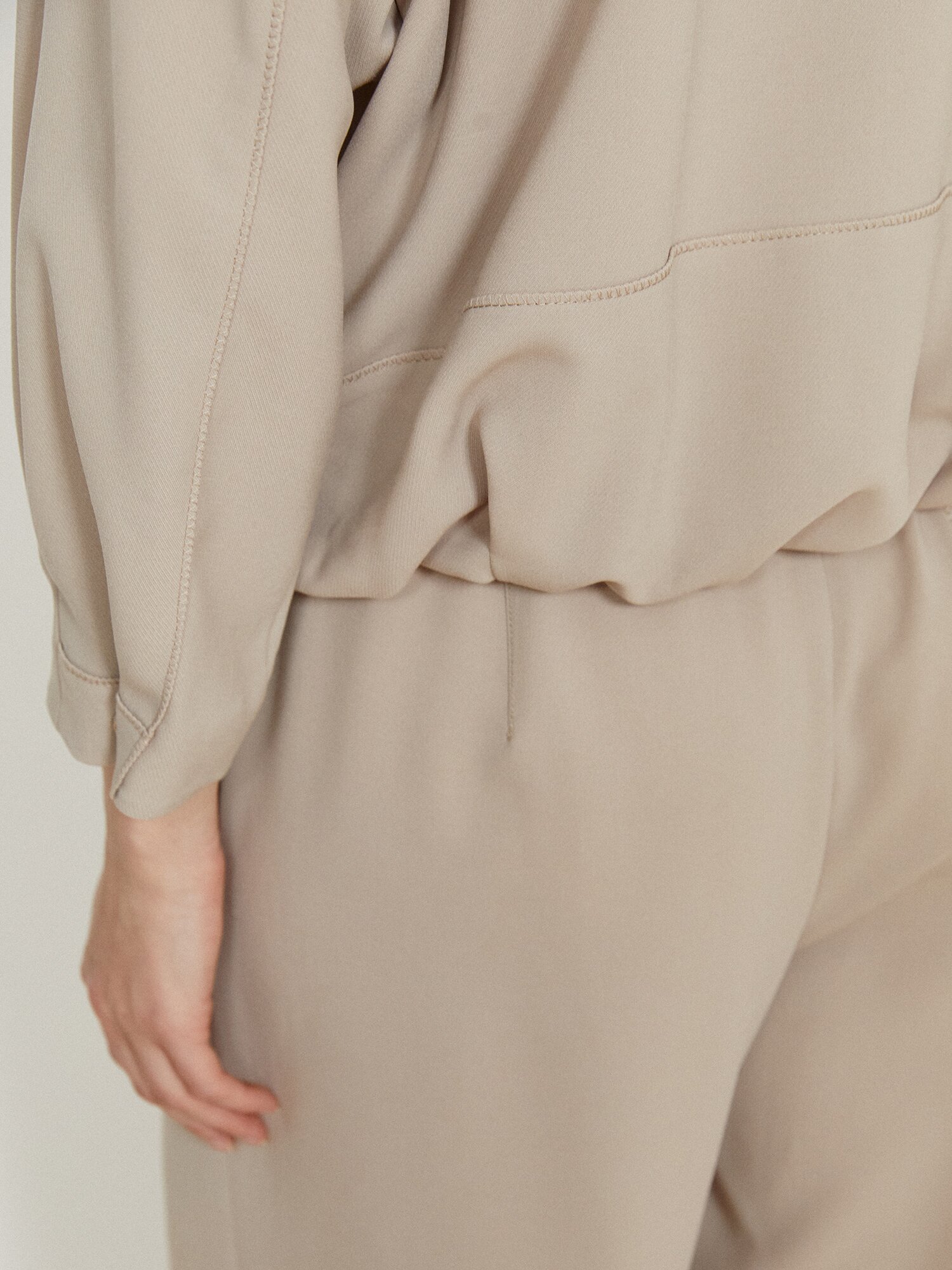 루즈핏 밴딩 오픈 칼라 재킷 (BEIGE)