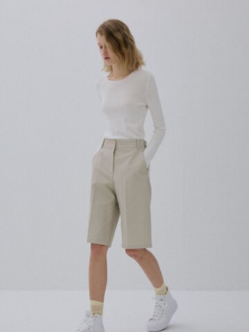 CLASSIC BERMUDA SHORTS - BEIGE