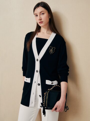 엠블럼 브로치 니트 가디건 